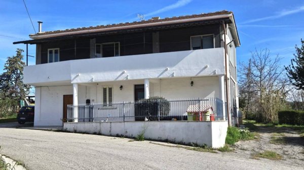 casa indipendente in vendita a Rosciano