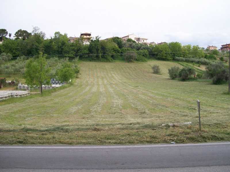 terreno edificabile in vendita a Rosciano