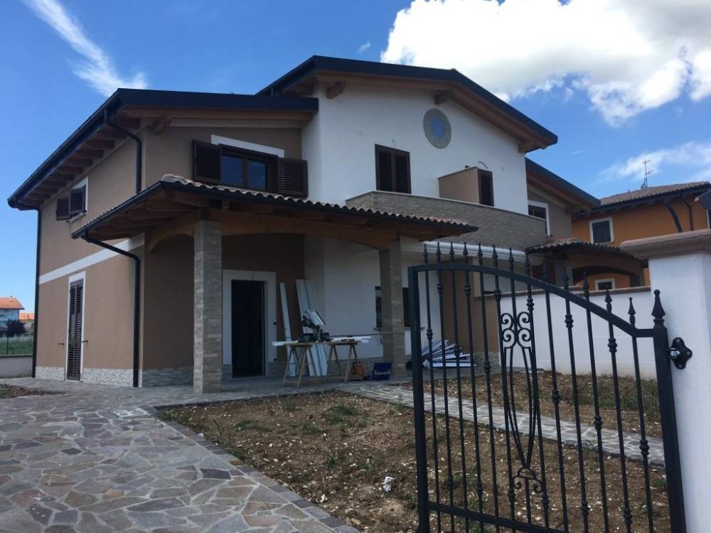 casa indipendente in vendita a Rosciano