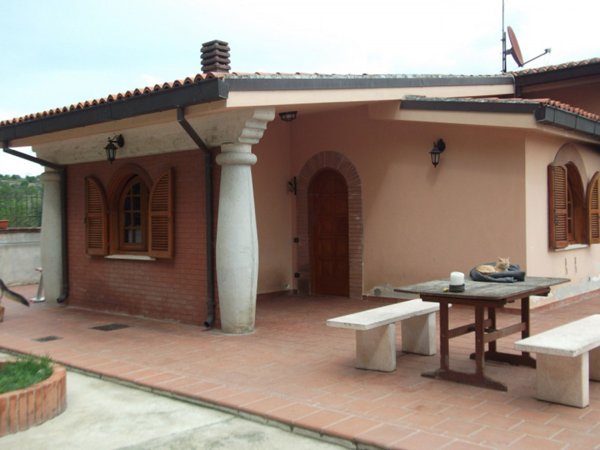 casa indipendente in vendita a Rosciano