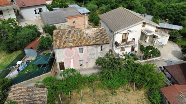 casa indipendente in vendita a Rosciano