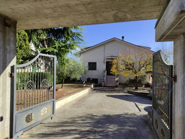 casa indipendente in vendita a Rosciano