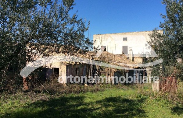 casale in vendita a Rosciano