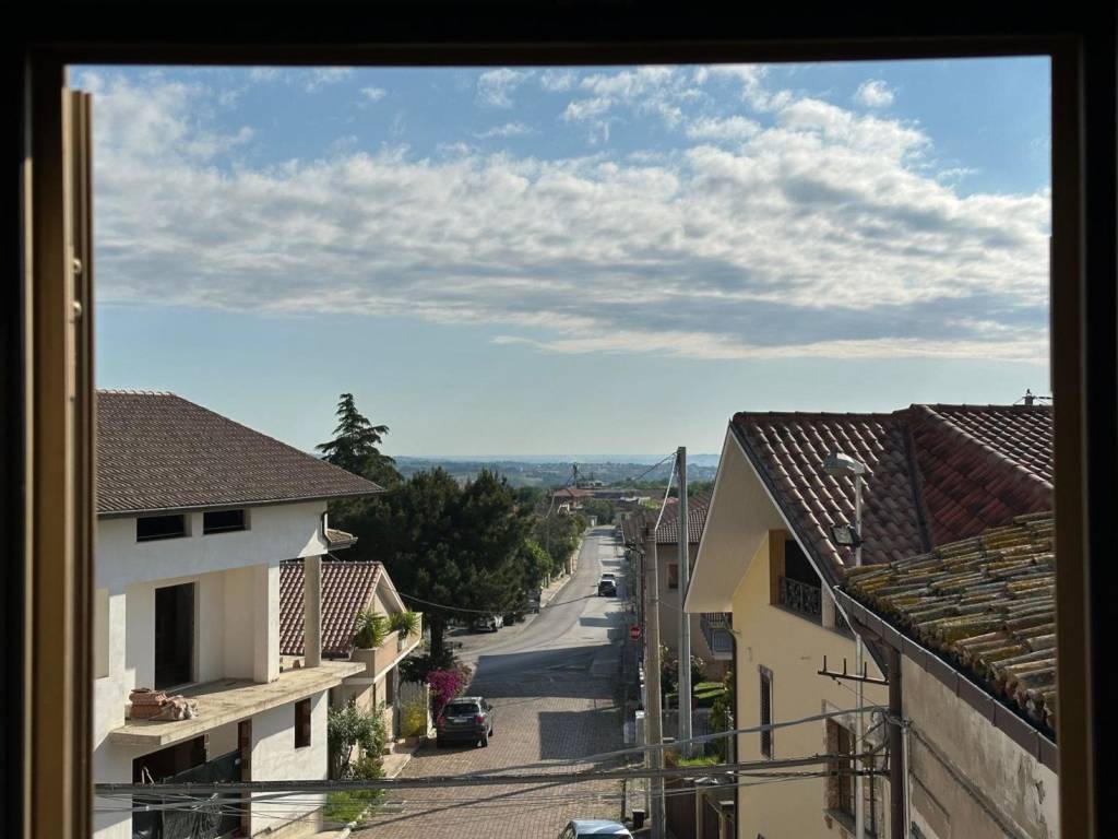 casa indipendente in vendita a Rosciano