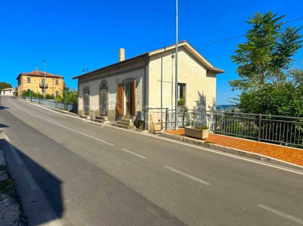 casa indipendente in vendita a Rosciano