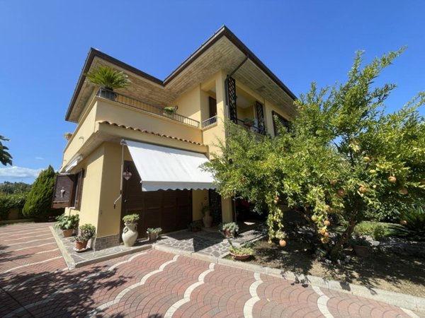 casa indipendente in vendita a Rosciano