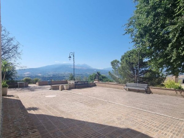 casa indipendente in vendita a Rosciano