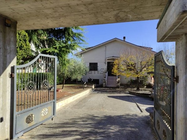 casa indipendente in vendita a Rosciano