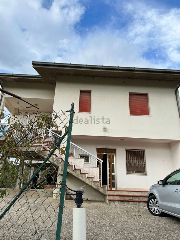 casa indipendente in vendita a Rosciano