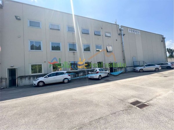 capannone in vendita a Rosciano