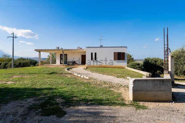 casa indipendente in vendita a Rosciano