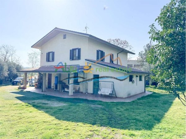 casa indipendente in vendita a Rosciano