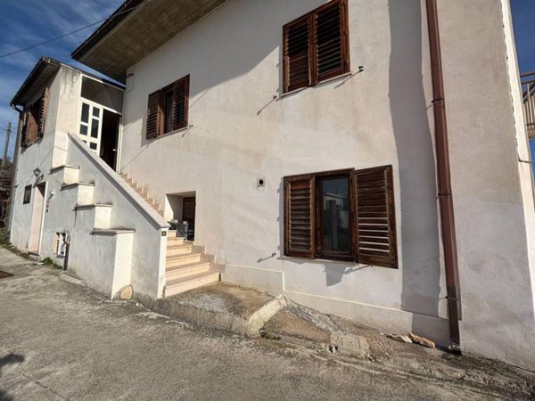 casa indipendente in vendita a Rosciano