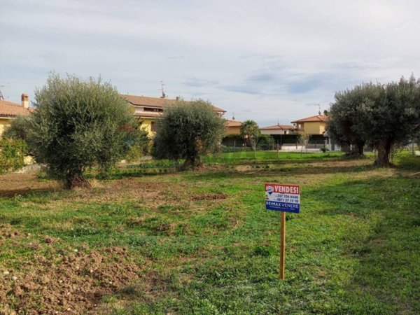 terreno edificabile in vendita a Rosciano