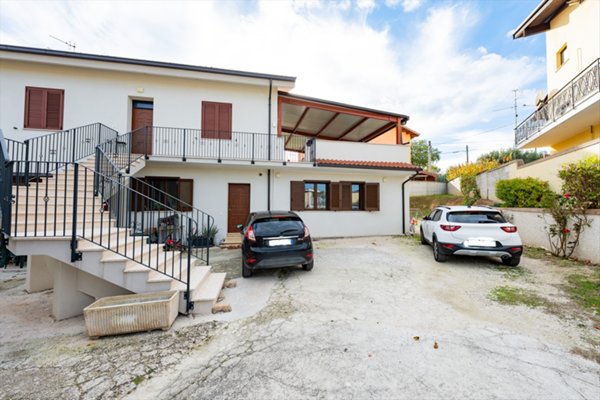 casa indipendente in vendita a Rosciano