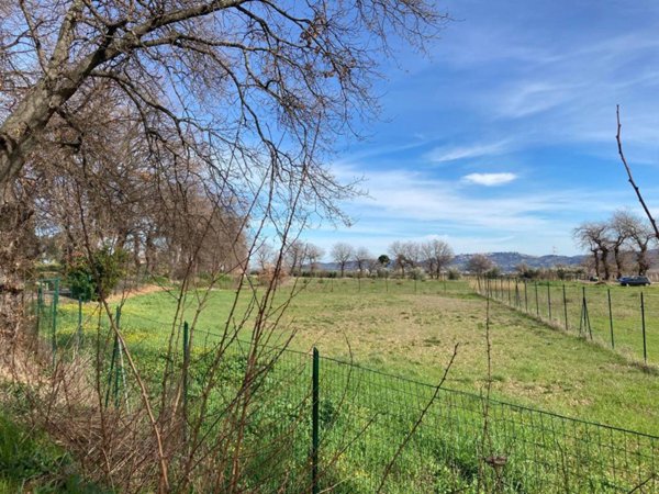 terreno edificabile in vendita a Rosciano