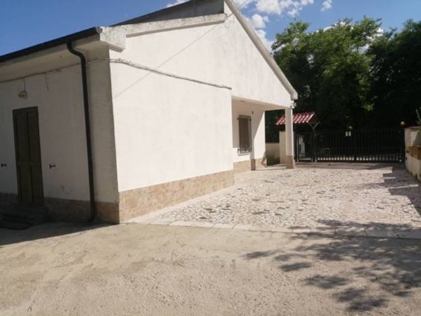 casa indipendente in vendita a Rosciano