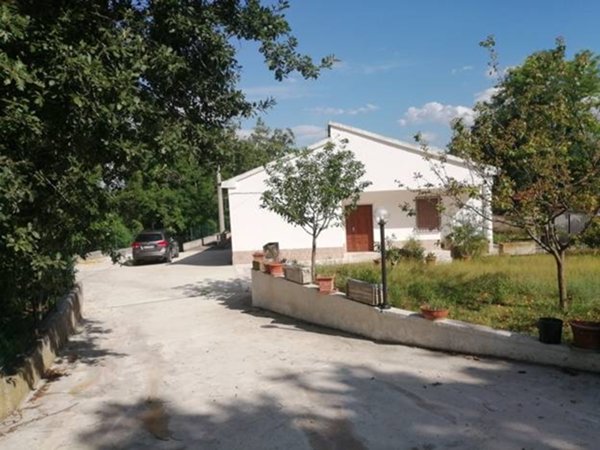 casa indipendente in vendita a Rosciano