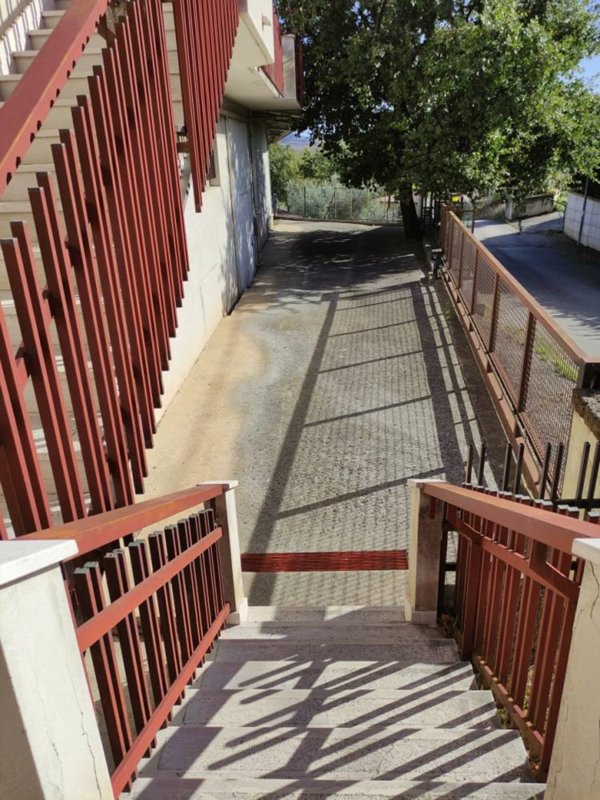 casa indipendente in vendita a Rosciano