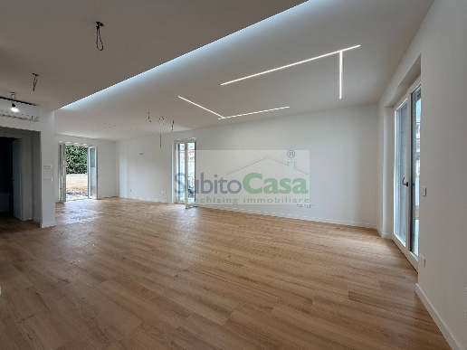 casa indipendente in vendita a Rosciano