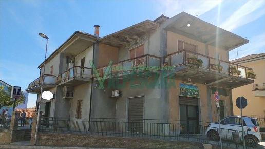 casa indipendente in vendita a Rosciano