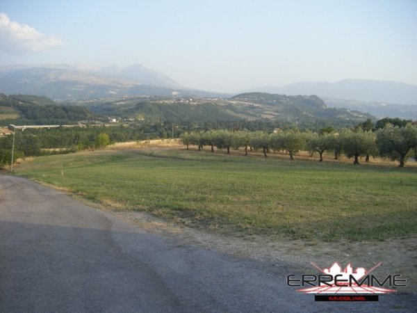 terreno edificabile in vendita a Rosciano