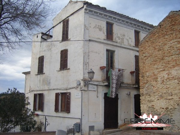 casale in vendita a Rosciano