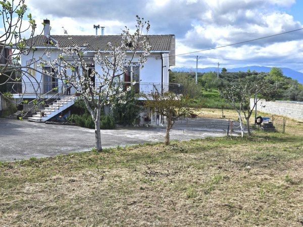 casa indipendente in vendita a Rosciano