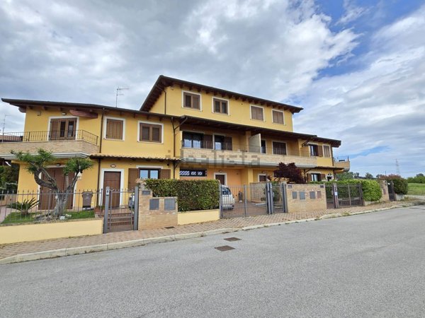 casa indipendente in vendita a Rosciano