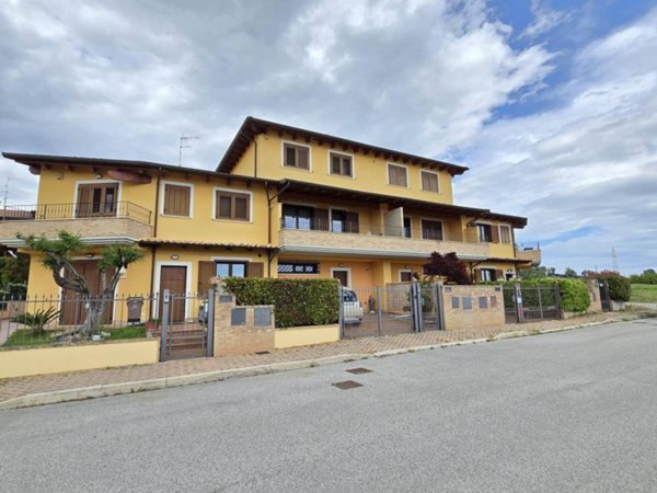 casa indipendente in vendita a Rosciano