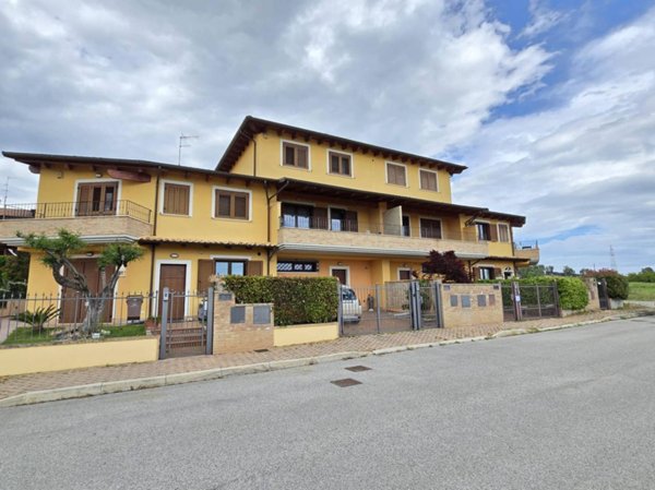 casa indipendente in vendita a Rosciano