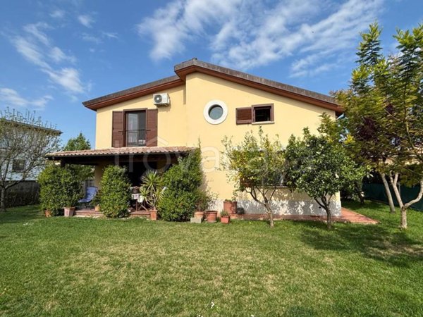 casa indipendente in vendita a Rosciano