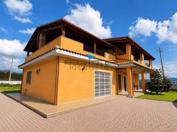 casa indipendente in vendita a Rosciano