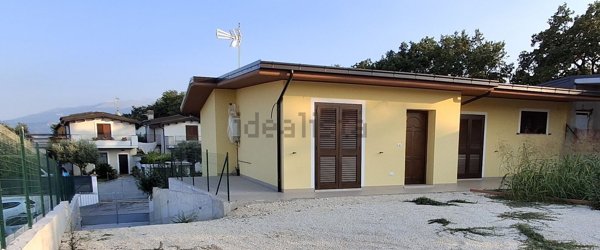 casa indipendente in vendita a Rosciano
