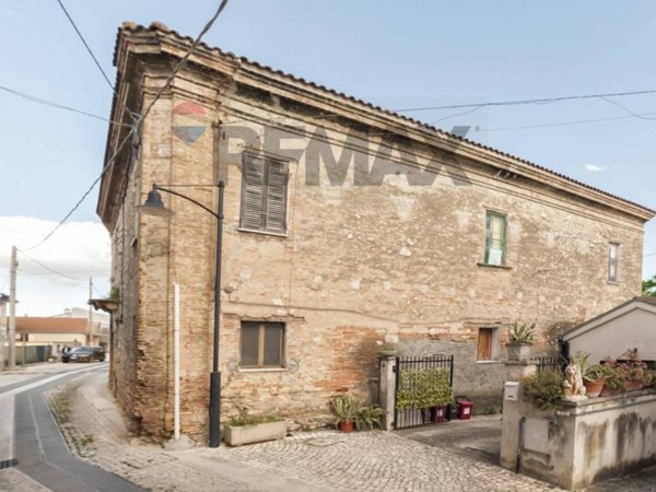 casa indipendente in vendita a Rosciano