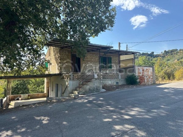 casa indipendente in vendita a Rosciano