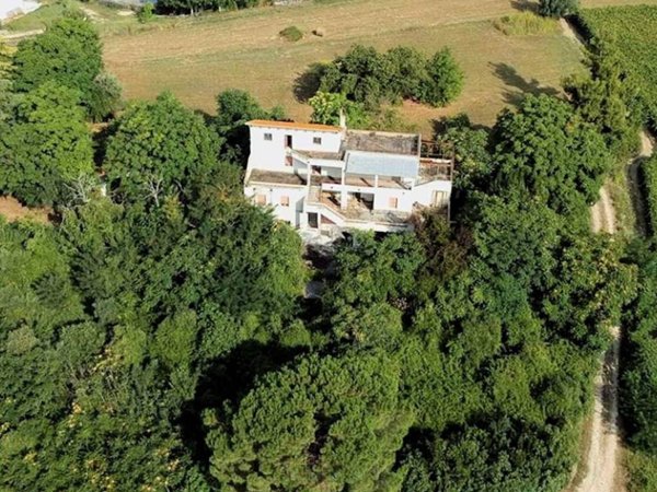 casale in vendita a Rosciano