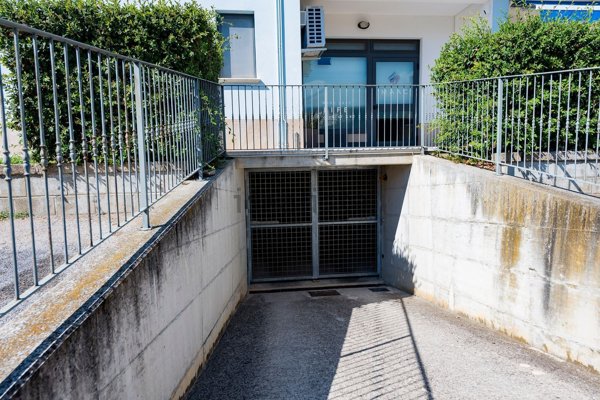 locale di sgombero in vendita a Rosciano
