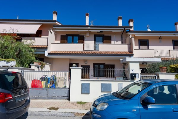 casa indipendente in vendita a Rosciano