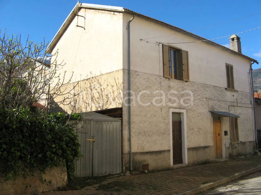 casa indipendente in vendita a Salle
