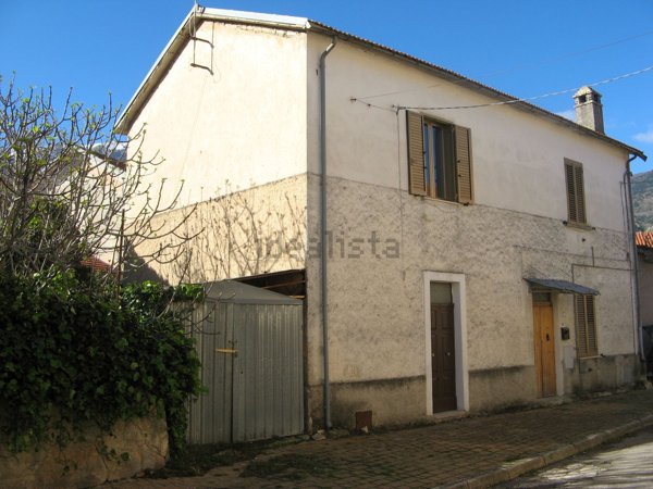 casa indipendente in vendita a Salle