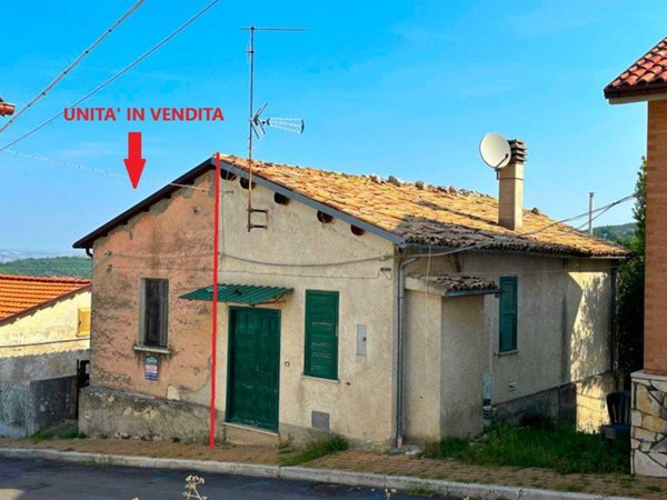 locale commerciale in vendita a Salle