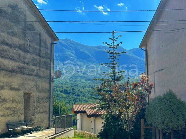 casa indipendente in vendita a Salle