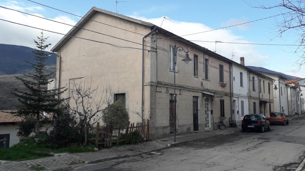 casa indipendente in vendita a Salle