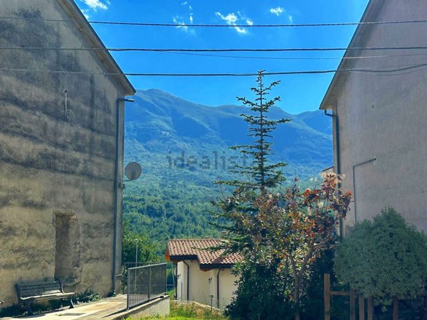 casa indipendente in vendita a Salle