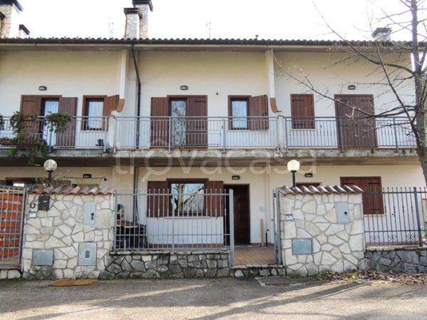 casa indipendente in vendita a Sant'Eufemia a Maiella in zona Roccacaramanico