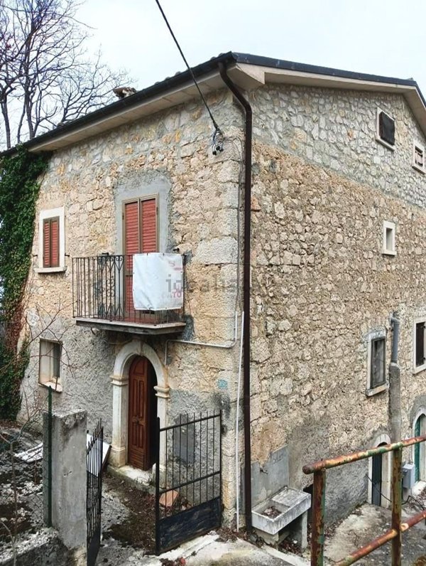 quadrivano in vendita a Sant'Eufemia a Maiella in zona Roccacaramanico