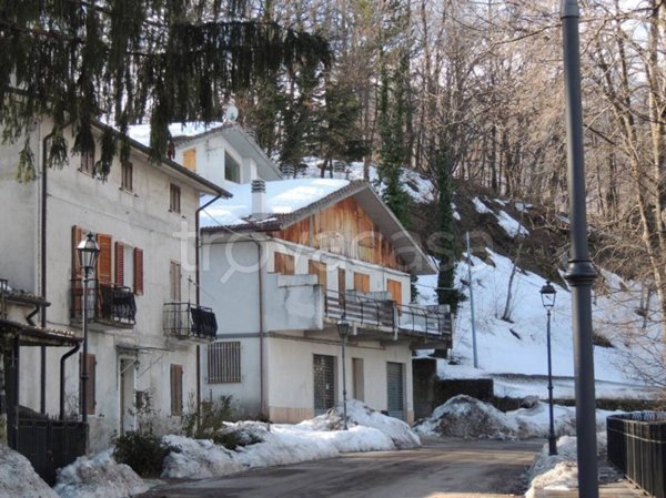 appartamento in vendita a Sant'Eufemia a Maiella in zona Roccacaramanico