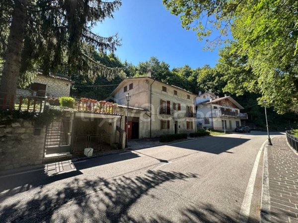 casa indipendente in vendita a Sant'Eufemia a Maiella