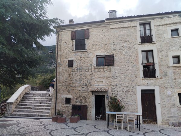 appartamento in vendita a Sant'Eufemia a Maiella in zona Roccacaramanico